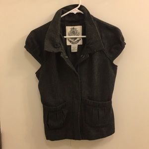 Knit cropped vest with cap sleeves